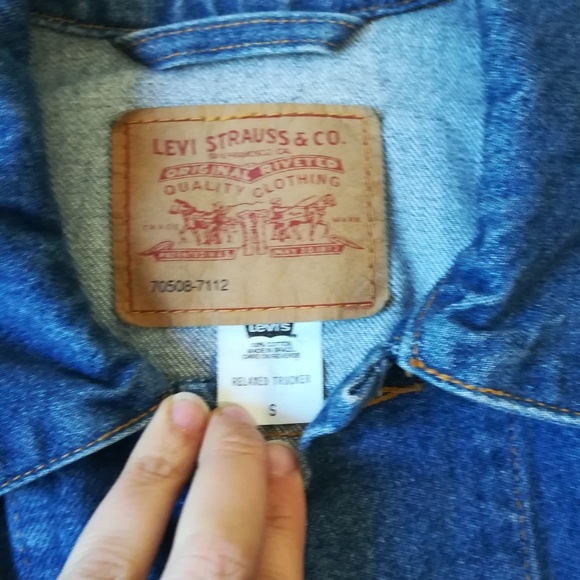Levi's denim relaxed trucker jacket - Picture 2 of 7